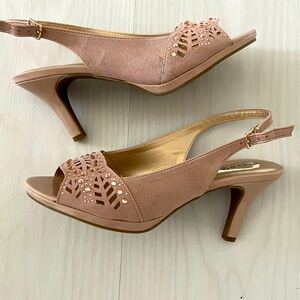 Beautiful pale pink/blush Karen Scott heels size 9